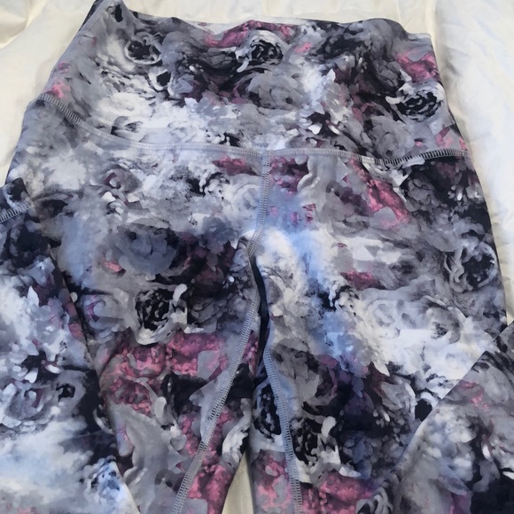 Moody Mirage White Deep Navy Wonder Under Crops - Picture 3 of 6